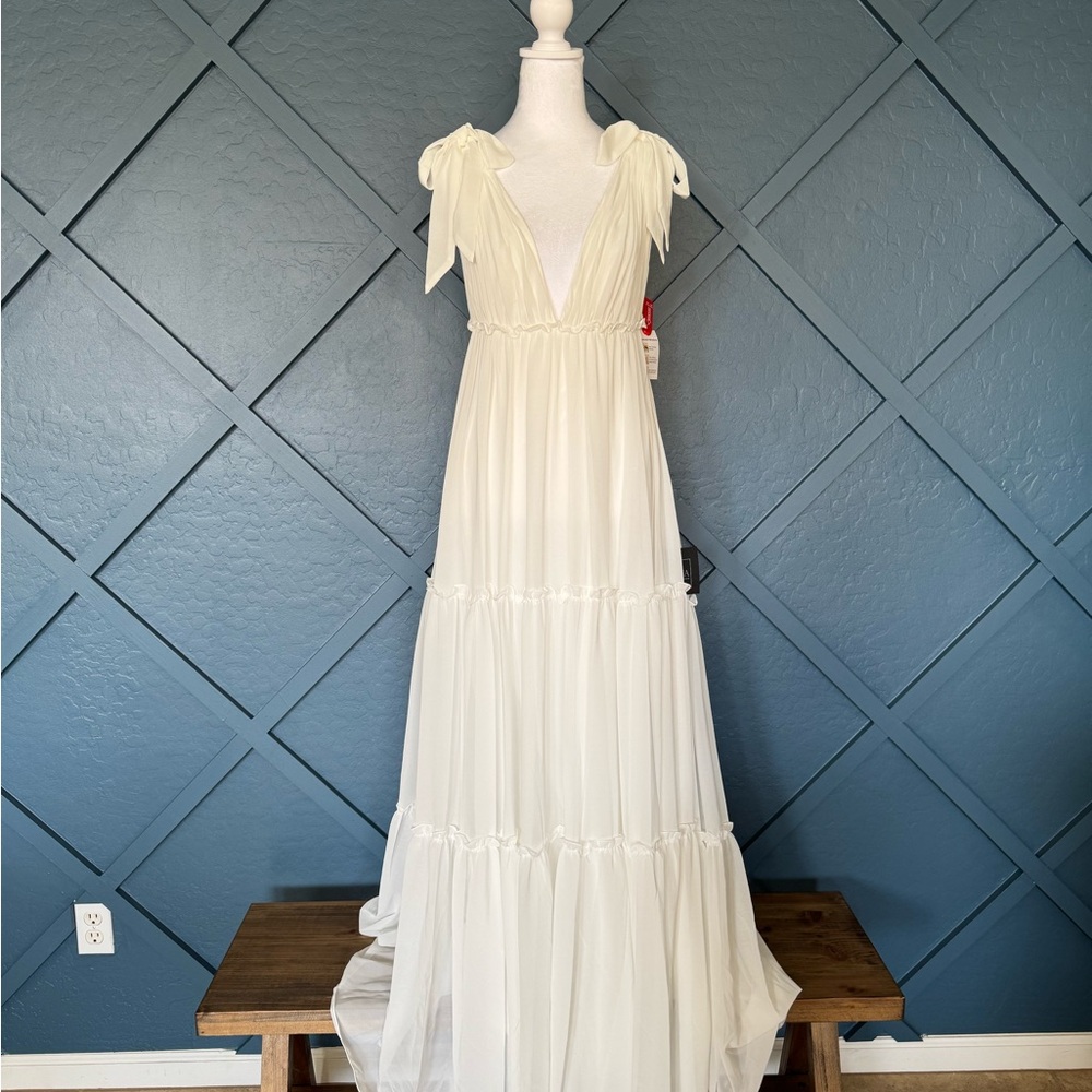 Mac Duggal White Wedding Dress - Picture 4 of 16
